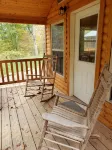 Moose Tracks Cabin with Hot Tub  on screened in porch! - 3-stjärniga