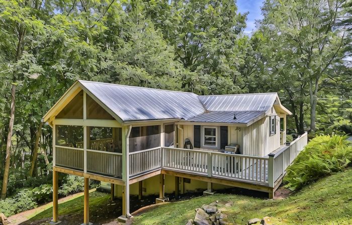 1937 Cabin Near Lake Glenville - 50 Acre Estate - Private Hike & Views!