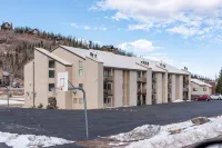Walk to Giant Steps from this cozy 2 bd/2ba with Private balcony & Mtn views. - Balkoner