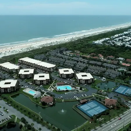 Luxury Beach Condo: Freshly Renovated, Steps from the Ocean, Pool & Hot Tub