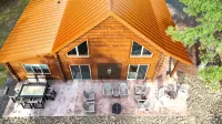 Brand NEW Cabin in the Pines w Private Lake - Chalets