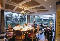 Zhongshan International Hotel - parking