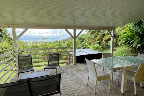 Habitation Pineau - Sea View Duplex with Private Hot Tub, Deshaies - Homestay