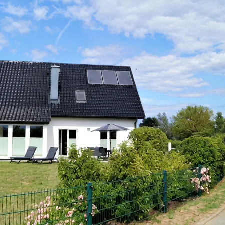 Modern, spacious vacation home - natural beach, space & tranquillity, fireplace