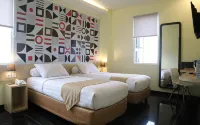 Front One Inn Kediri - parking