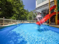 Chuncheon White Herb Pension - Pools