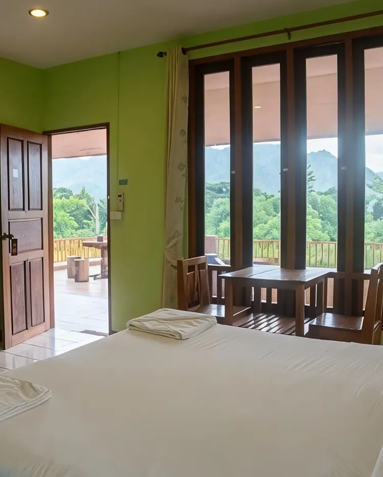ห้องเตียงใหญ่ 1 เตียง วิวภูเขา