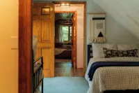 Waterfront Lake Views Villa With Hot tub in Hocking Hills - Homestays