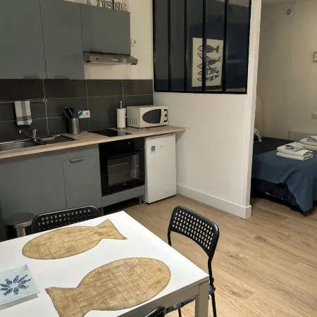 Superb modern studio in typical neighborhood