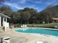 Lazy J Ranch Motel فنادق في ثري ريفرز