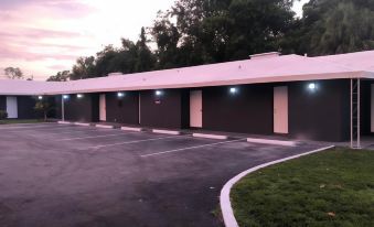 Bay Breeze Inn Bradenton Downtown - Housity