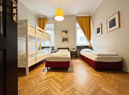 Hostel Helvetia - Warsaw City Center and Old Town