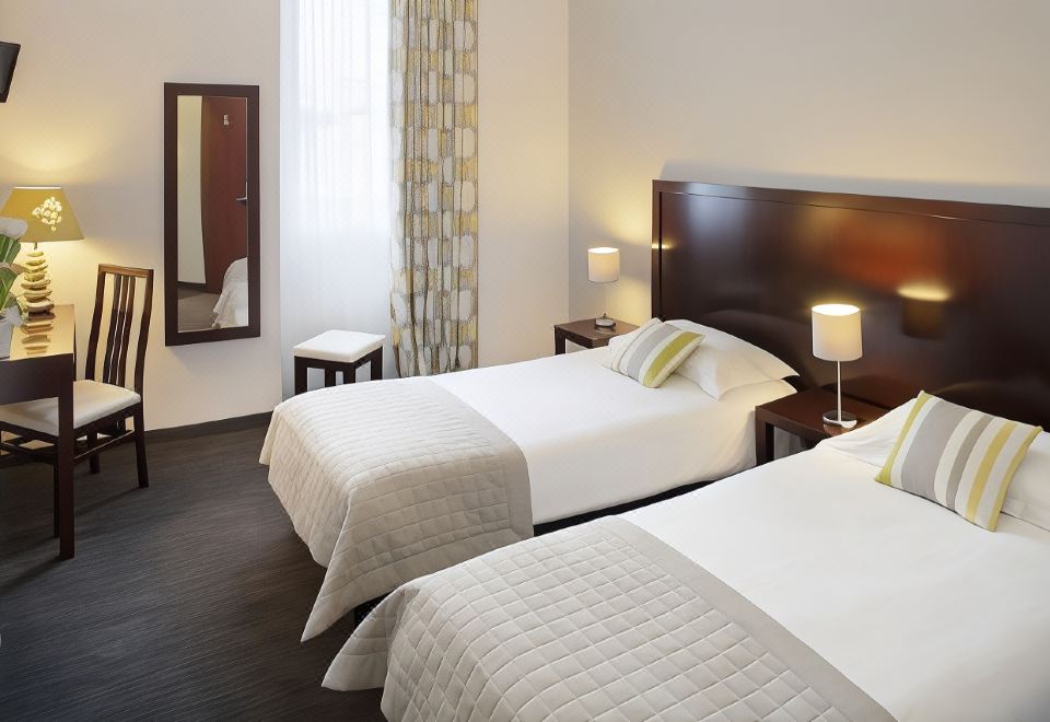 2. Hôtel Re..