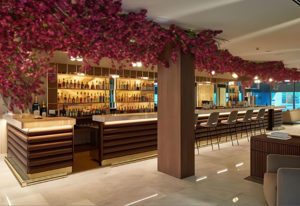 ME 바르셀로나의 현대적인 레스토랑 인테리어