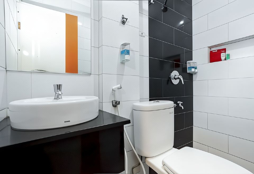 1. 드미라 호텔..