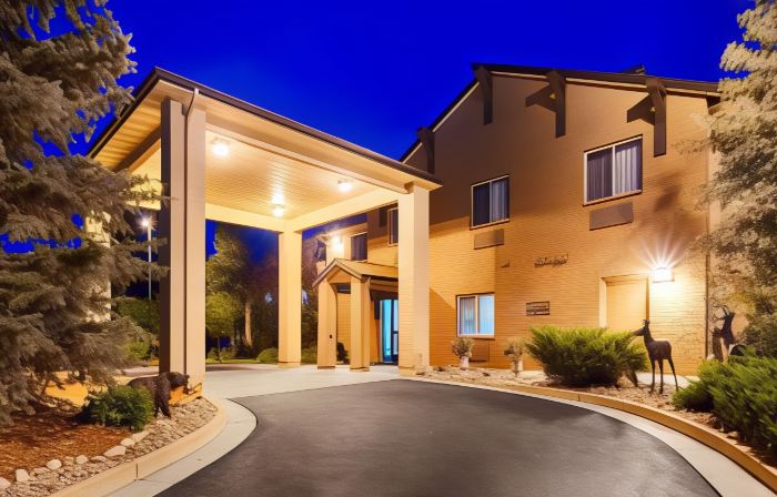 Best Western Plus Deer Park Hotel and Suites