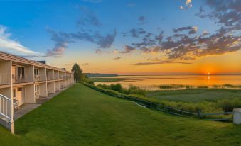 Terrace Bay Hotel - Lakefront