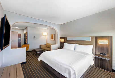 Holiday Inn Express & Suites Pittsburg