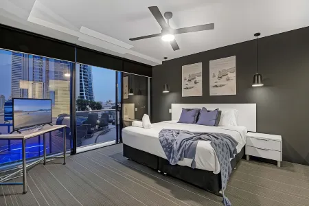 Two-Bedroom Two-Bathroom Plus Study with Ocean View at Circle on Cavill - from Level 11 - Wow Stay