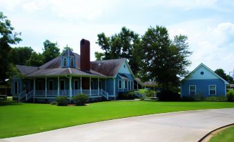 A Chateau on the Bayou Bed & Breakfast - Housity