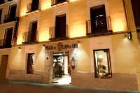 Posada del León de Oro Boutique Hotel Hotel in zona Statua di Don Alvaro di Bazan