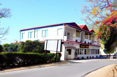 Nature Hike Hotels in Lansdowne