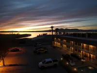 Sway Hotel - Motels