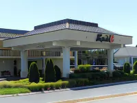 Super 8 by Wyndham Calhoun Hotels in Calhoun