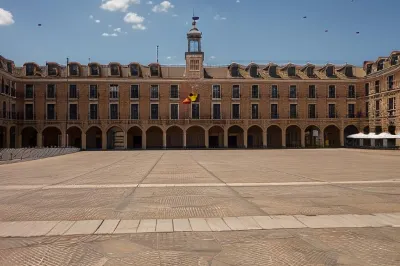 Hotel Plaza Mayor فنادق في آرنخويث