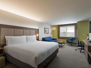 Holiday Inn Express & Suites Portland Airport