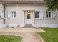 L'Horloge - Appart'Hotel Proche de Disneyland Hotels in Montevrain