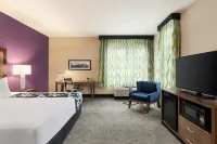 La Quinta Inn & Suites by Wyndham Burlington Hotels in Mount Vernon