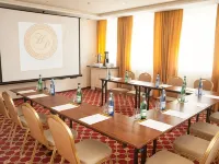 Hotel Holiday Park Hotels near Bialoleka