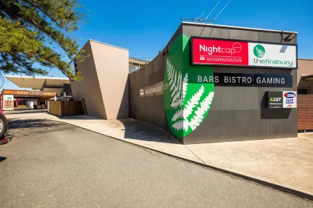 Nightcap at Finsbury Hotel Отели в г. North Haven