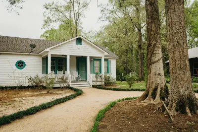 The Myrtles Hotels near Walmart Supercenter