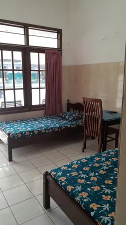 Hotel Rahmat Syariah Отели в г. Sampang