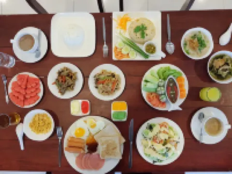 White House โรงแรมในตาก