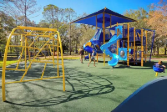 Spacious,Family Friendly 4Br Home, Enclosed Pool, Minutes 2 Beach!