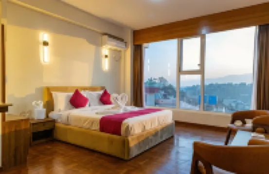 Mhendo Hotel & Studio Suites Hotel berhampiran Biara Kopan