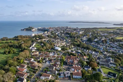 Bryn Y Mor - Tenby Apartment Sea Views Hotels in 