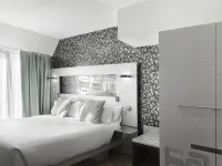 Petit Palace Plaza Mayor Hotels near Cava Baja