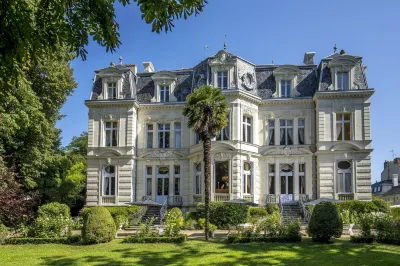 Château la Comtesse de Loire & Spa Отели в г. Дистре