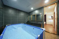 Mtm Family Hotel - Kolam Renang