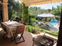 Detached villa with good amenities, private pool, close to Aix en Provence Hôtels à : Coudoux