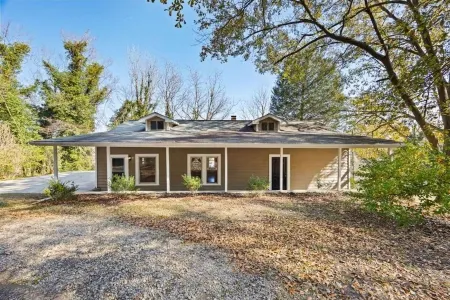 Cartersville/Lakepoint..family fun good food and very convenient!! Отели рядом с достопримечательностью «Riverside Day Use Area»