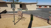 Motel 6 Hesperia, CA - East - Parking
