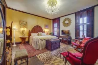 Vintage Apartment in Historic Downtown la Porte!