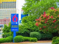 Motel 6 Memphis, TN - Downtown - parking