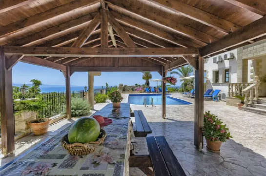 Away-from-it-All, Exceptional Sea Views Sleeps 10