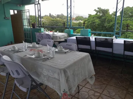 Tyvabro Guesthouse Отели рядом с достопримечательностью «Mauritius Duty Free Paradise Co Ltd.»